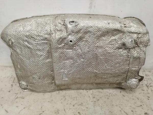 Audi TT Uitlaatdemper hitteschild OEM 8J0825711E image 10