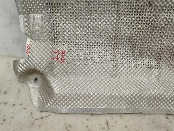Audi TT Uitlaatdemper hitteschild OEM 8J0825711E image 3