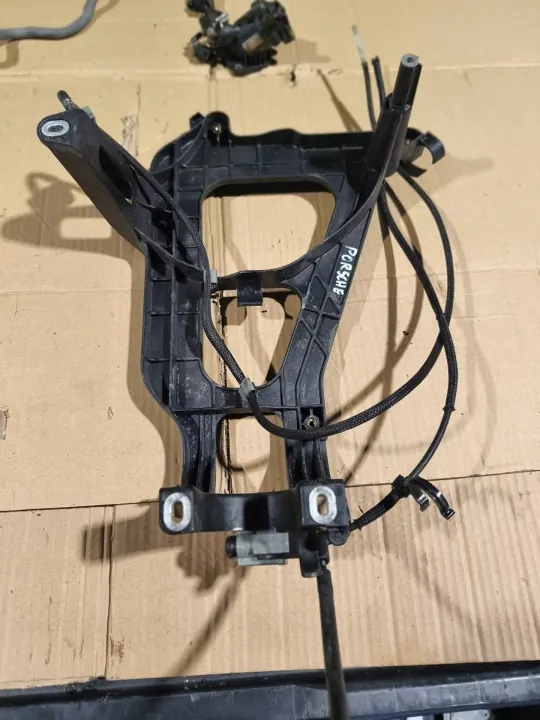 Renfort de fixation radiateur Porsche 982145645C image 2