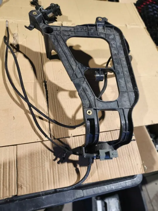Renfort de fixation radiateur Porsche 982145645C image 3
