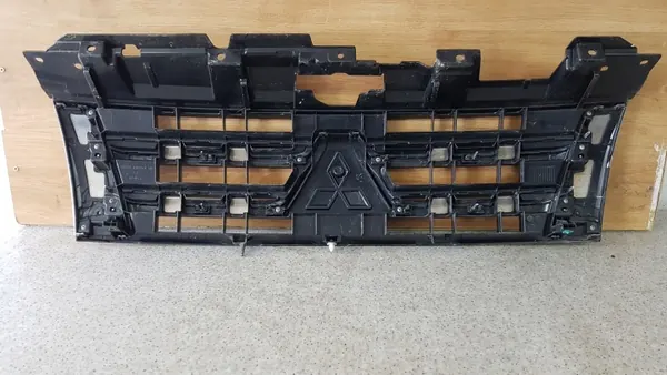 Grille OEM 261225 voor Mitsubishi Pajero IV 2011-2014 image 4