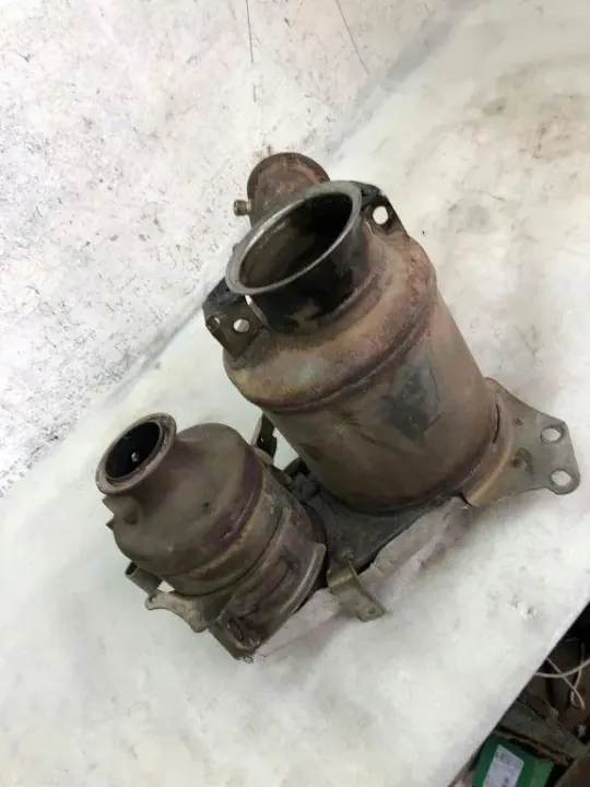 Katalysaattori OEM 04L131733D VW Touranille image 2