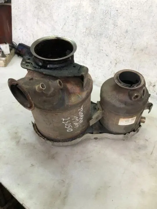 Katalysaattori OEM 04L131733D VW Touranille image 3