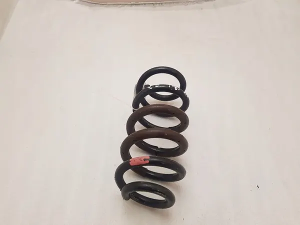 Muelle trasero UTO19941 para Lexus NX 2019 - Usado image 2