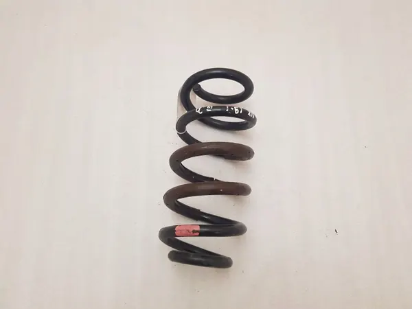 Muelle trasero UTO19941 para Lexus NX 2019 - Usado image 4