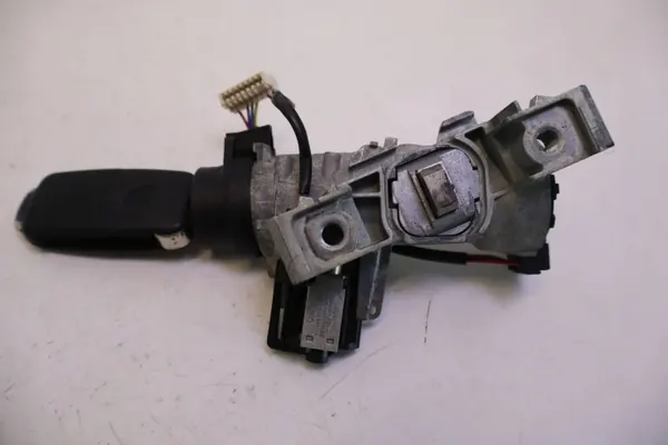 Audi A3 8P Kiinteä osa OEM 1K0905865A image 4