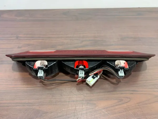 Dodge OEM FBZ27786 Drittes Bremslicht - Gebraucht image 4