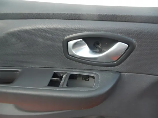 Tapicería Puerta Delantera Izquierda OEM Renault Clio IV image 4