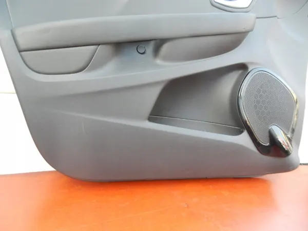 Tapicería Puerta Delantera Izquierda OEM Renault Clio IV image 7