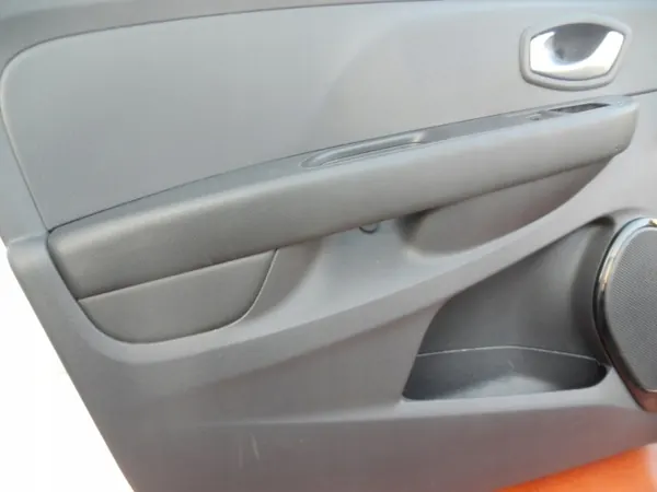 Tapicería Puerta Delantera Izquierda OEM Renault Clio IV image 8