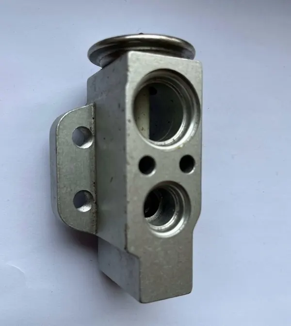 AC Laajennusventtiili Audi A4 B8 A5 Q5 8K0820679B image 2