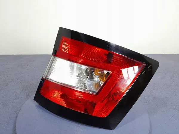 SKODA FABIA III NJ LIFT LUZ TRASERA DERECHA EU 6V9945096 image 2