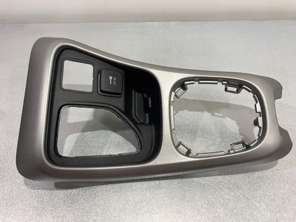 Consola central Jeep Compass OEM FBZ18518 Usado image 5