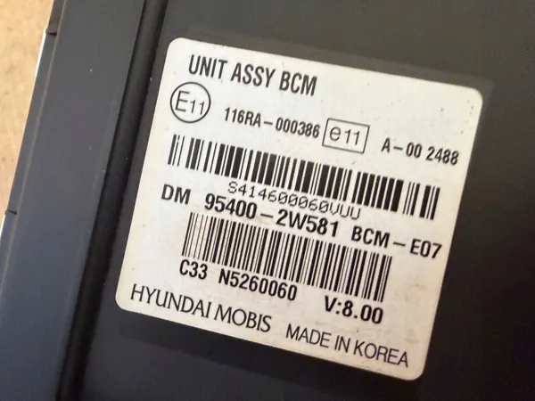 Module BCM OEM 954002W581 pour Hyundai Santa Fe III image 4