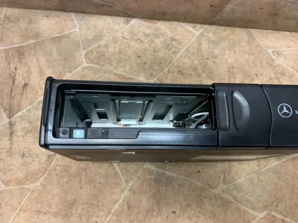 Begagnad Mercedes CD-byttare OEM A2038209089 image 2