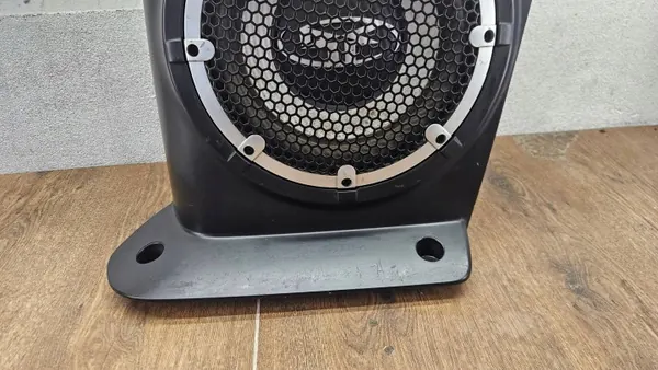 Mitsubishi Outlander II Subwoofer OEM 8720A012 image 5