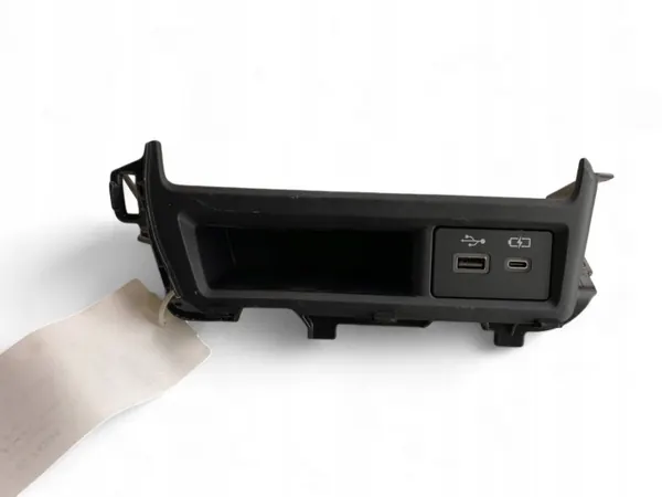 Prise USB Lexus NX 2023 OEM 8619078020 image 2