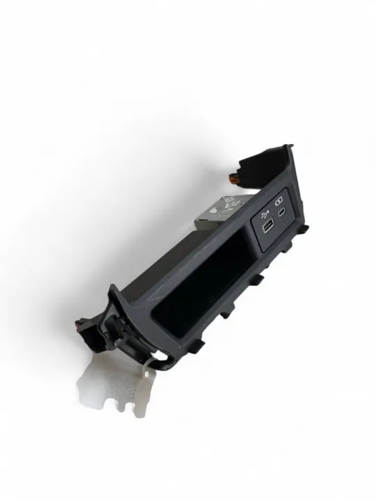 Prise USB Lexus NX 2023 OEM 8619078020 image 4