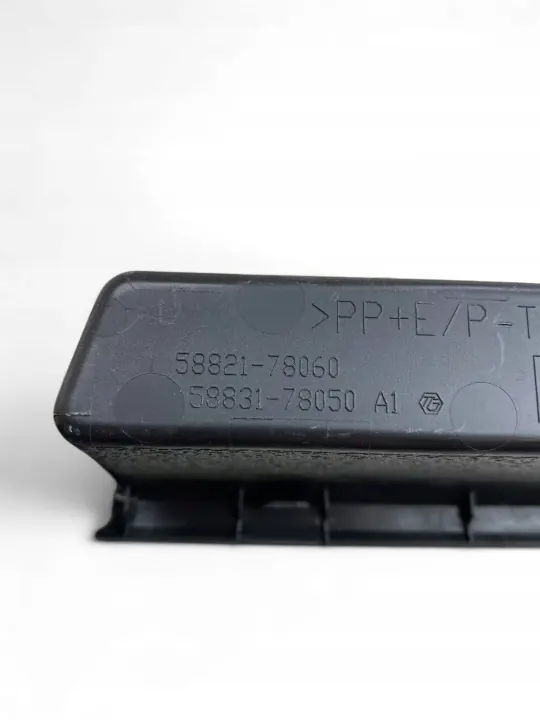 Prise USB Lexus NX 2023 OEM 8619078020 image 7