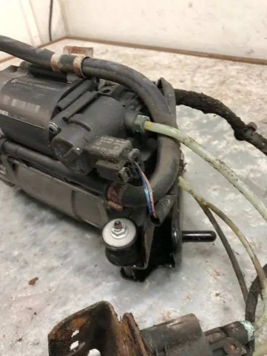 Compressor Suspensão Ar Mercedes OEM A2123200404 image 3