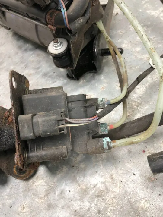 Compressor Suspensão Ar Mercedes OEM A2123200404 image 4