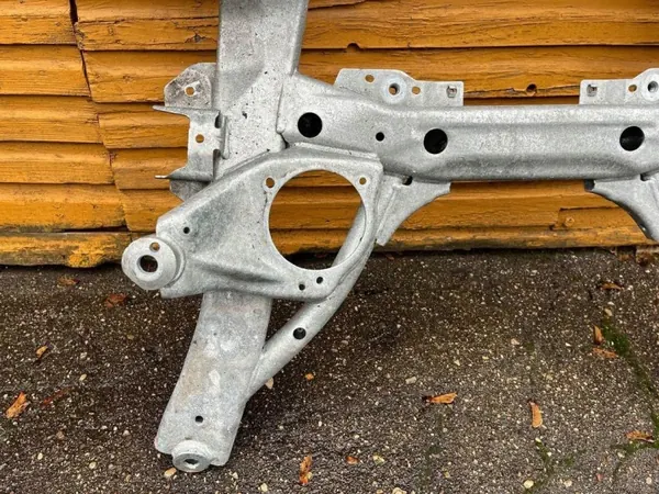 BMW 6883131 Chariot Avant d'Élévateur - Pièce OEM image 5