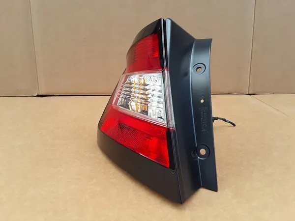 Lámpara trasera izquierda SKODA Fabia III 2016 image 4