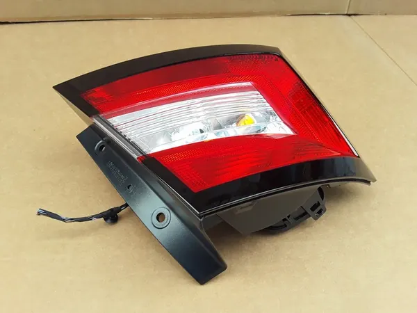 Lámpara trasera izquierda SKODA Fabia III 2016 image 6