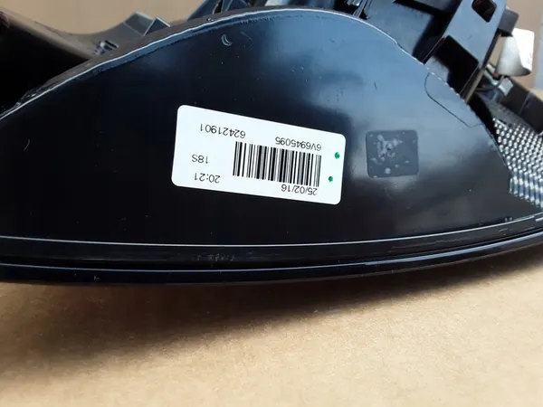 Lámpara trasera izquierda SKODA Fabia III 2016 image 9