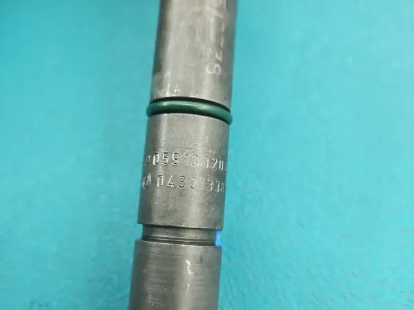 Iniettore Audi A4 B5 2.5 TDI OEM 059130202B image 2