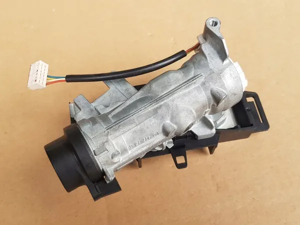 Sytytyskytkin + Avain / VW Audi Seat Skoda / 1K0905851B image 9