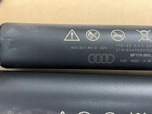 AUDI Q5 80A Elektriska baklucka aktuatorer 80A827851D image 2