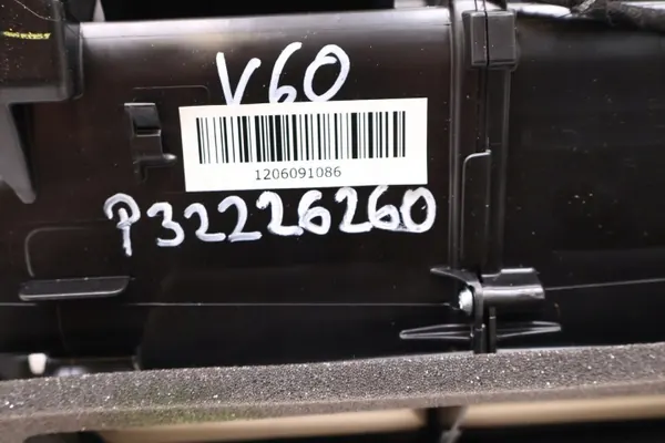 Volvo V60 II Lämmitysydin OEM P32226260 - Käytetty image 7