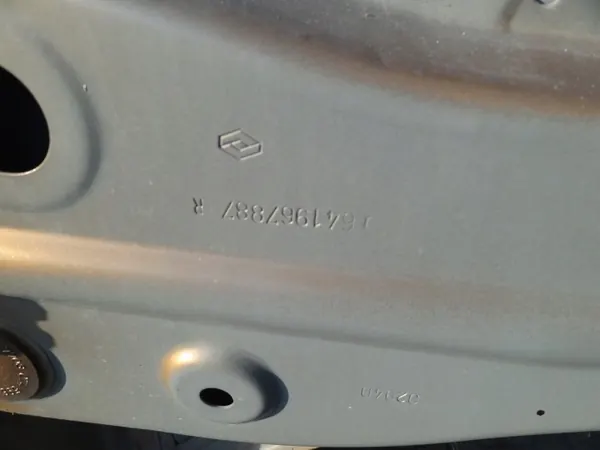 Dacia Duster II 2020 Traverse Avant Droite OEM image 3