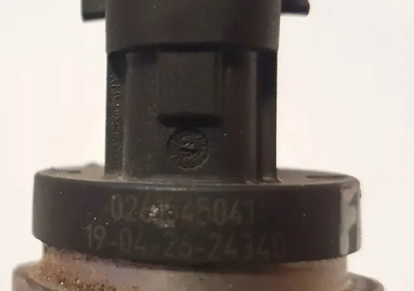 Ford Brandstofdruksensor OEM AA5E9F972BA - Gebruikt image 5