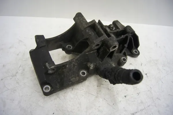 BMW 5' G31 waterpompbeugel OEM 8574052 image 3