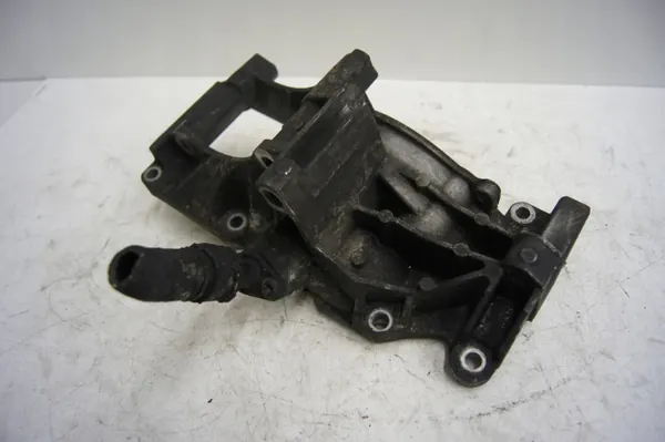 BMW 5' G31 waterpompbeugel OEM 8574052 image 4