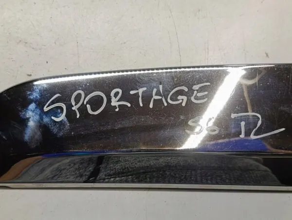 Moldura Puerta KIA Sportage OEM 832703W010S6 Izquierda Trasera image 6