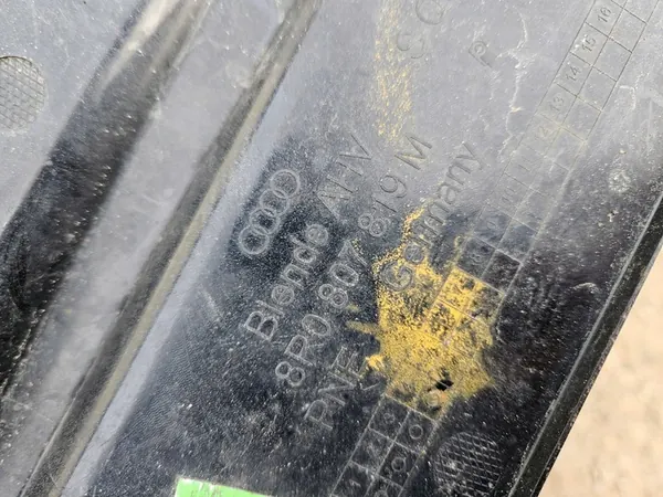 Cubierta de gancho de parachoques trasero Audi Q5 (2013-2017) OEM image 4