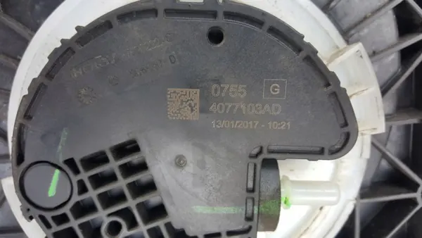 AdBlue-säiliö Pumppu OEM 8W0131878AM Audi A4 B9 image 7