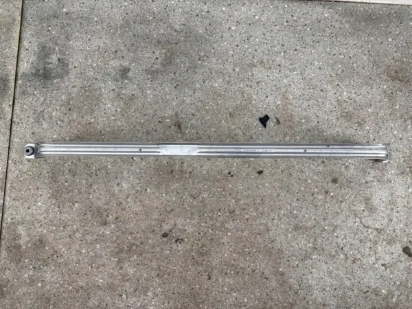 BMW X5 G05 Diesel Bränsletanksrem Höger OEM 7468280 image 2