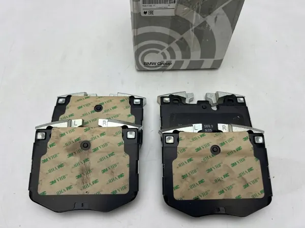 OEM 6889585 framhjulsbromsbeläggssats för BMW image 2