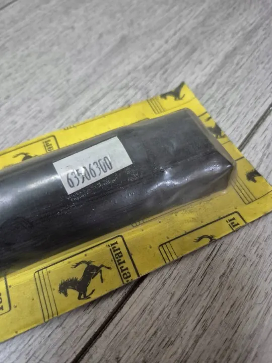 Joint de toit Ferrari 348 OEM 63506300 - Occasion image 4