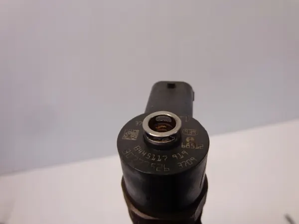 VOLVO XC70 2 II 2.4 D5 Injektor Bosch B44511919 image 4