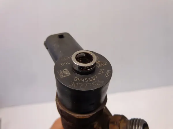 VOLVO XC70 2 II 2.4 D5 Injektor Bosch B44511919 image 5