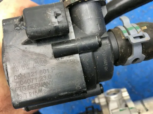 Refroidisseur EGR Audi Q7 OEM 059131508AM - Occasion image 8