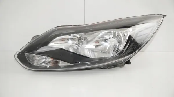 Ford Focus MK3 Vasen Etuvalo OEM Käytetty image 3