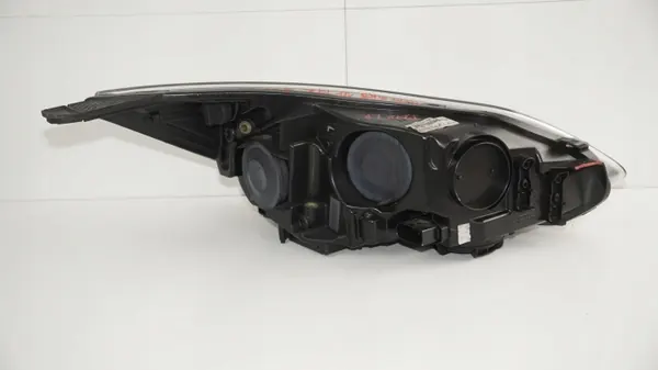 Ford Focus MK3 Vasen Etuvalo OEM Käytetty image 5
