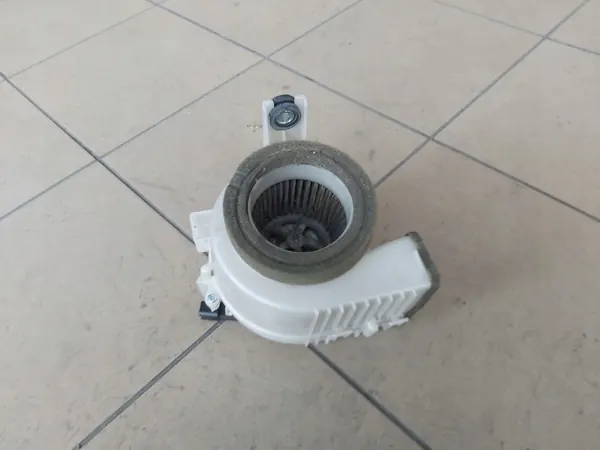 Toyota batterijventilator OEM G9230-12010 Auris II Hybride image 2