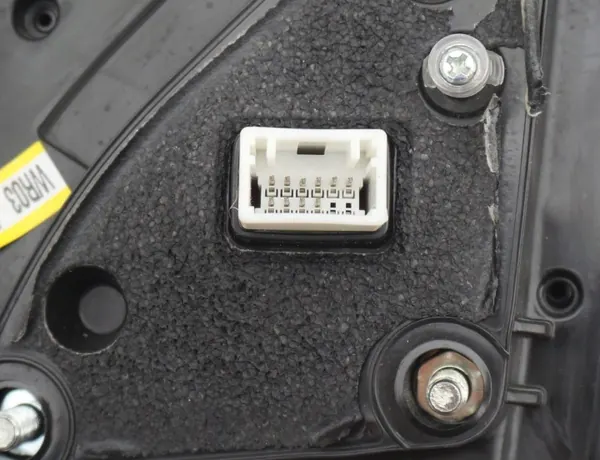 Espejo OEM C300/E13 049890 10 pines usado image 4